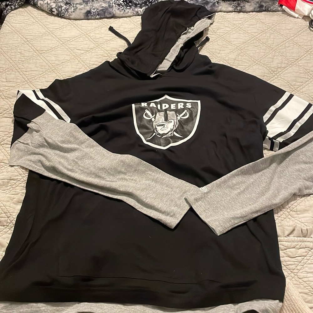 Men's raiders hooded long sleeve shirt NWT XL